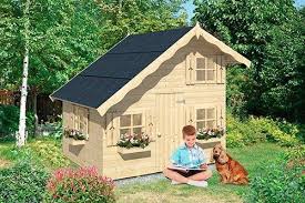 Las casitas infantiles de juguete pueden estar fabricadas en distintos materiales para el exterior como madera, plástico o bien diseñadas en tela o cartón para usar en el interior de la vivienda. Casitas De Madera Para Ninos Modelos Y Precios