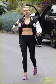 Miley Cyrus Flaunts Toned Abs In Black Sports Bra Miley Cyrus Toned Abs Workout 13 Photo Leggings Fashion Luxury Clothing Store Miley