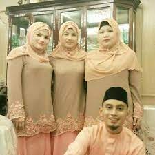 لَا تُدْرِكُهُ الْأَبْصَارُ وَهُوَ يُدْرِكُ الْأَبْصَارَ ۖ وَهُوَ اللَّطِيفُ الْخَبِيرُ lâ tudrikuhul ebsâru ve huve yudrikul ebsâr(ebsâra) ve huvel lâtîful habîr(habîru). Zaenal Hadadalhudari Hadad Zaenal Twitter