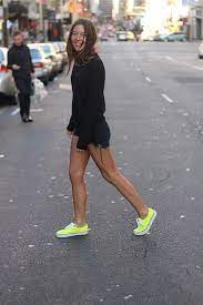 Super Stylish Ways To Wear Bright Sneakers Neon Shoes Neon Outfits Bright Sneakers Outfit