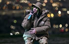 This song features billie's struggles with fame, displaying how she made a 'pretty… read more. 3ayc2y5ltwo9em