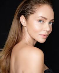 Roberta Whitney (@robertawhitneymodel) • Instagram photos and videos