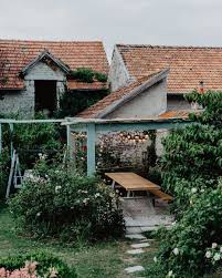 Dimanche Pluvieux Dimanche Nostalgie Voici Un Dernier Petit Tour De La Maison Sollier Je Crois Qu Elle Vous Avait Beaucoup Plu House Styles Outdoor House