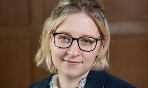 Meet Emma, an Art Enthusiast with a Unique Perspective ✨🎨