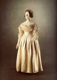 Queen Victoria S Famous White Wedding Gown 1840 Queen Victoria Wedding Dress Queen Victoria Wedding Victoria Wedding Dress