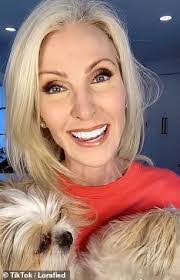 Lora Peterson's Instagram, Twitter & Facebook