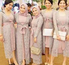 Desainnya yang elegan, akan membuat penampilan setiap orang jadi semakin menawan. 100 Inspirasi Model Baju Gamis Brokat Terbaru 2019 Kekinian Dan Modern Wikipie Co Id Informasi Tips Dan Foto Pakaian Pesta Busana Renda Pakaian Perkawinan