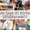Merangkai seserahan dari bahan handuk menjadi dua angsa yang membantuk symbol hati. 1