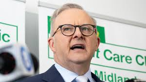 NT Police Minister Brent Potter apologises for racist social media posts