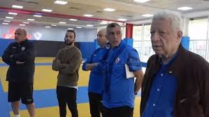 كارتيرون، أعلن رئيس نادي الزمالك مرتضى منصور عن عودة أحد المدربين السابقين للفريق، والذي حقق معه عددا من الإنجازات، هو جوسفالدو فيريرا. Wpmr8fqdmf5wm