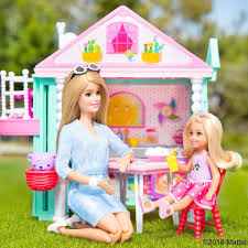 Barbie On Instagram In The New Netflix Series Barbie Dreamhouse Adventures Barbie Tries To Surprise Chelsea For Her Birthd Poupees Mannequins Barbie Jouet