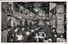 Nach einem kriegsbedingten großbrand 1943 wurde in teilen des gebäudes auch noch nach kriegsende ein eingeschränkter restaurantbetrieb mit mehreren. Grosser Saal Haus Vaterland Tiergarten Berlin Ansichtskarten Lexikon