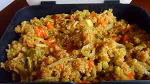 Quinoa Salat Mit Mohre Und Zucchini Von Amarna Chefkoch Quinoa Salat Rezepte Gesund Lebensmittel Essen