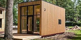 Diy Anleitung Tisch Verzieren Mit Kronkorken Das Haus In 2020 Container Hauser Gartenhaus Zum Wohnen Wohncontainer