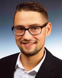 Daniel Mann's Instagram, Twitter & Facebook