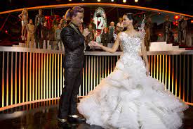 Check spelling or type a new query. Caesar Flickerman Stanley Tucci Links Und Katniss Everdeen Jennifer Lawrence Rechts Katniss Everdeen Kleid Hochzeit Hollywood Filme