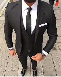 Black And White Suit Mens Classic Black And White Suit Combo That Will Never Go Out Of Style When You Re Not Sure What To Wear Go To This Black Suit Men Wedding Suits Men Suit Fashion