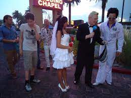 Cooperations with sponsors such as whow or the warner music. He Did It Jens Knossalla Hat Ja Gesagt Pokerfirma