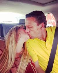 Alfredo adame manda a chingar a su ma&#@ a reportero por decir que la tiene chiquita en entrevista video clip. Adame Realiza Demanda People En Espanol