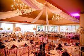 Wedding Reception In The Vista Room At The Bonaventure Country Club In Weston Fl Ceiling Tall Flower Centerpieces South Florida Wedding Country Club Wedding