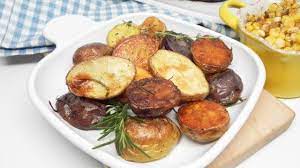 Quick Easy And Perfect For A Weeknight Side Dish These Roasted Baby Potatoes Are Tossed In A Garlic Roasted Baby Potatoes Baby Potatoes Baby Potato Recipes