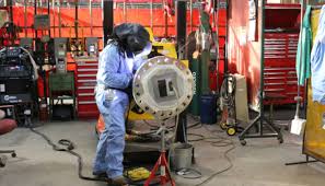 Based on those salaries, a welder making $18.96 an hour would earn $39,400 during their first year in the industry. 6 Side Gig Jobs For Welders How Much You Can Make Waterwelders