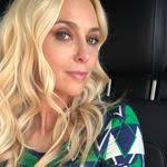 Laura Cradeur's Instagram, Twitter & Facebook