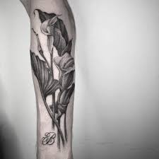 Black And White Realistic Calla Lily Tattoo Tattoo By Nathan Kostechko Nathankostechko Blackandgreytattoos Blackandgrey Callalily Lily Flower Flo Calla Lily Tattoos Lily Tattoo Lilly Flower Tattoo