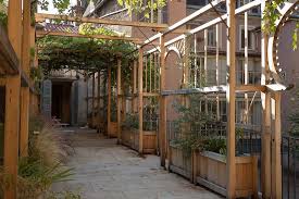 Immeuble Dit Maison Du Docteur Gagnon A Grenoble En 2020 Immeuble Jardin De Ville Grand Escalier