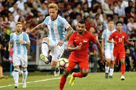 El 'papu' gómez, a los 10′, marcó el primero para los albicelestes tras un pase al hueco de ángel di maría. Alejandro Gomez Leandro Paredes Score On Argentina Debuts In Singapore Victory Bleacher Report Latest News Videos And Highlights