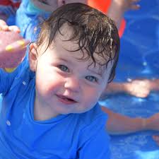 ☀️ What do you get when you mix snowcones, water play, sunscreen, and  bursts of creativity indoors and out? Just another perfect summer day at  Camp Shemesh! 💦🍧🎨 Our littlest campers are