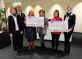 Wir von der vr bank tübingen eg beraten sie persönlich, fair, transparent und partnerschaftlich. Vr Bank Eg Steinlach Wiesaz Harten Spendet 2 000 Euro Tubinger Hospizdienste E V