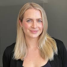 Kirsten Hackett's Instagram, Twitter & Facebook