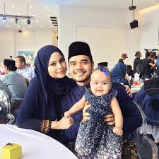Isteri kepada penyanyi alif satar, sha dila halid memaklumkan suaminya berada sha berkata, alif yang kini menjalani kuarantin di sebuah pusat perubatan di melaka mengisi masa. Alif Satar Daddy Shadila Halid Mommy Ariana Mecca Baby Ariana Daddy Mommies