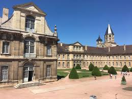 Abbaye De Cluny Abbaye Monastere Lieux A Visiter