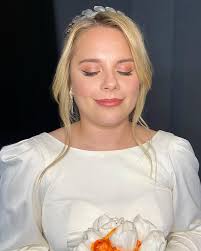 Anguelina👰🏼‍♀️✨, Tan amorosa y bella! Tuve la suerte de poder de  acompañarla y prepararla tanto para civil como para la ceremonia 🫶🏻,  Desde el principio sabía lo que quería pero en el civil nos ...