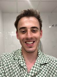 Hi I'm Shane 40 from Shepperton in Surrey, full time worker, full time dad  going through a divorce. And looking to meet new friends