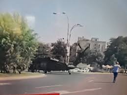Helicopter forced landing in charles de gaulle square in bucharest. 7rfdut4ih0mwbm