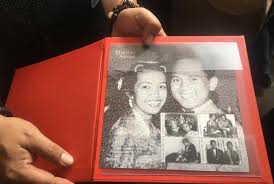 Bj habibie adalah mantan presiden ri ketiga. Perangko Cinta Habibie Ainun Selesai Di Hari Pemakamannya Republika Online
