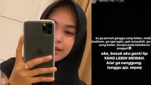Terungkap alasan youtuber ria ricis tidak terlihat hadir di acara pernikahan aurel hermansyah dan atta halilintar beberapa waktu yang lalu. Nomor Handphone Ria Ricis Cara Golden