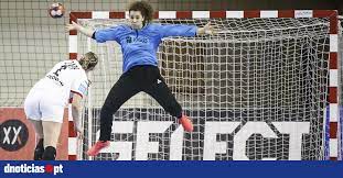 Trotz der personellen schwächung begann die deutsche mannschaft engagiert. Portugal Verliert Gegen Deutschland Und Halt Sich Von Der Frauen Handball Weltmeisterschaft Dnoticias Pt