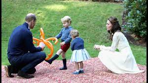 Anne hathaway we are all queen and kingspic.twitter.com/ephiwzjxf5. Anne Hathaway Holt Sich Erziehungstipps Von Herzogin Kate Und Prinz William