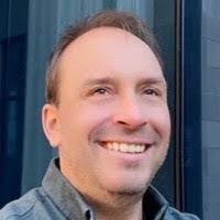 Robert Maki's Instagram, Twitter & Facebook