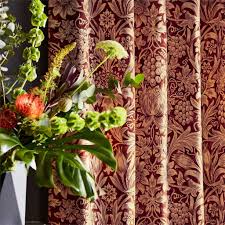You can still purchase wallpaper and fabrics inspired by the designs of william morris. Itor1l Wedq Rm