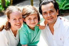 Simons, normalde 3 yılda bitirilmesi gereken bölümünü, 1 yıl gibi kısa bir sürede bitirerek ayrı bir laurent, lisans eğitimini tamamladığında, 10 yaşında abd 'deki university of alabama'dan mezun. 9 Yasindaki Laurent Simons Universite Degistiriyor