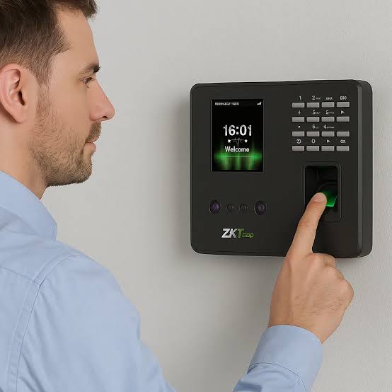 ZKTeco MB20 VL Biometric Attendance Machine – Face & Fingerprint Scanner with Attendance Reports – Ideal for Offices, Schools & Shops in Pakistan - Orient CCTV