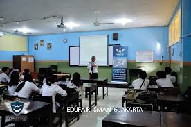 Kelayakan kebahasaan dalam buku teks kelas xii semester 1. Suasana Kelas Saat Capt Erwin Melakukan Presentasi Karir Dalam Dunia Penerbangan Di Edu Fair Sman 6 Jakarta Presentasi Penerbangan Dunia