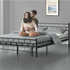Mit unseren massivholzbetten 180x200 cm schlafen sie komfortabel und gesund. Juskys Metallbett Malta Bettgestell Mit Lattenrost Modern Massiv Grosse Liegeflache Bett 140 X 200 Cm Schwarz Moebel Suchmaschine Ladendirekt De