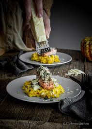 Kurbisrisotto Mit Knusperlachs Aus Dem Ofen Kurbiskuche Rezept In 2020 Kurbisrisotto Kurbis Risotto