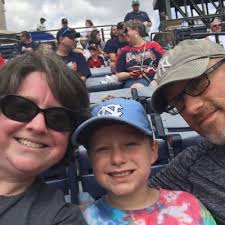 Lori Wise (@lolowise)